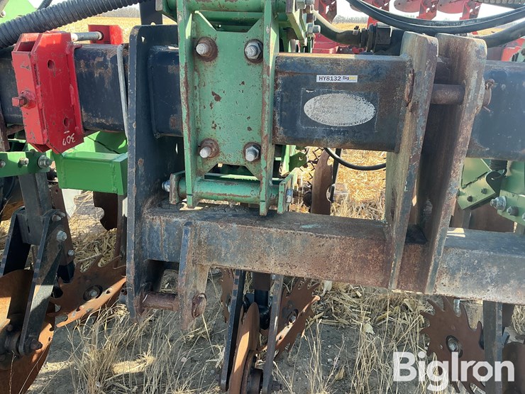 schlagel-8r30-strip-till-image-14