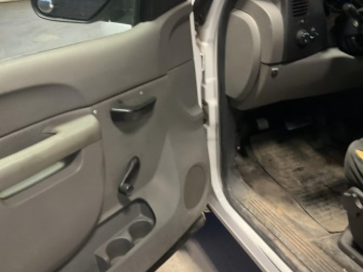 2012-chevrolet-silverado-1500-image-23