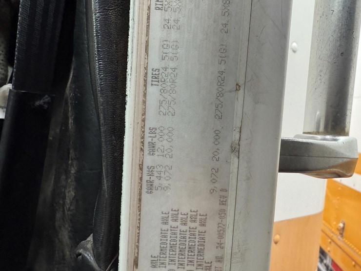 1988-freightliner-flc120-image-29