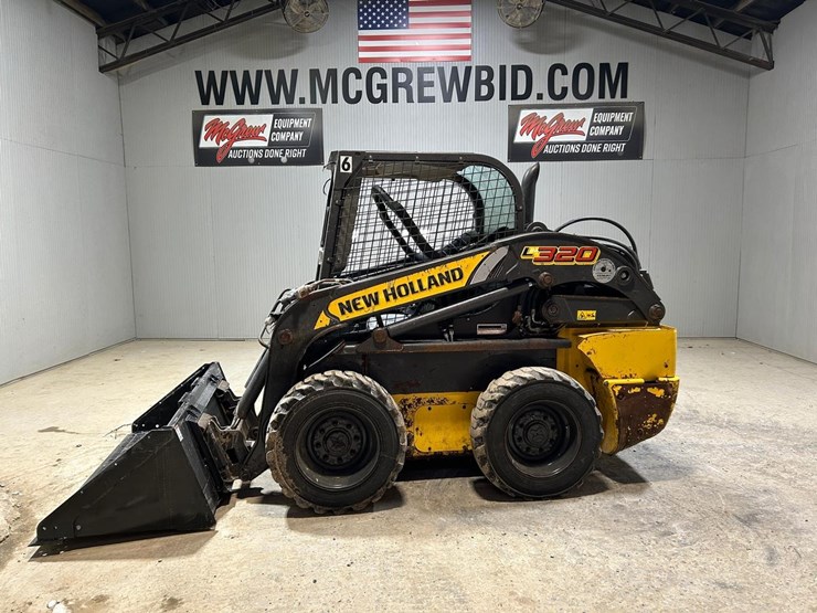 2023-new-holland-l320-image-1