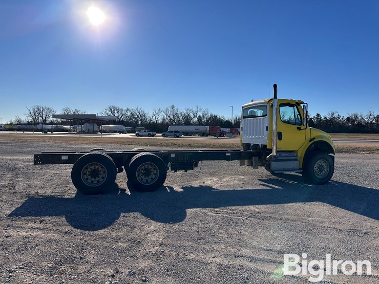 2011-freightliner-m2-106-image-4