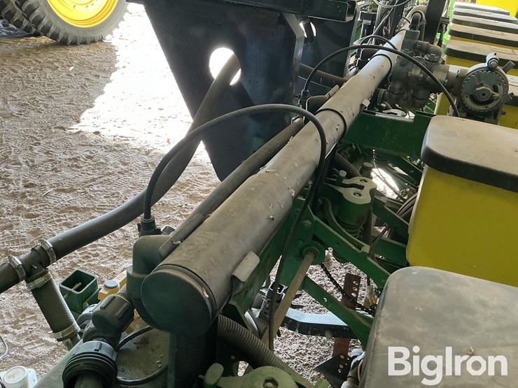 2005-john-deere-1700-image-11