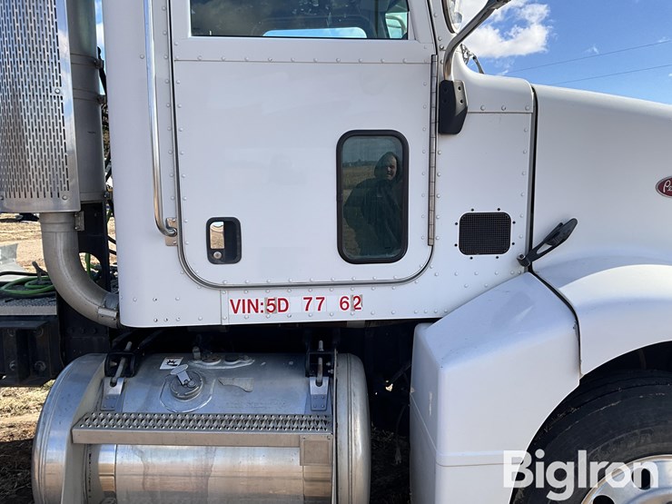 2005-peterbilt-385-image-12