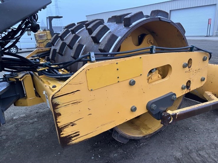 2013-volvo-sd75-image-15