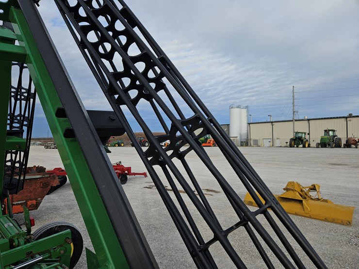 john-deere-200-image-5