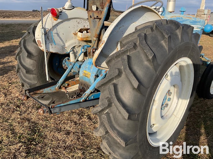 1976-ford-3600-image-10