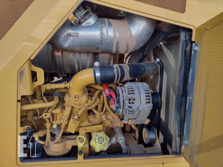 2021-deere-650k-lgp-image-43