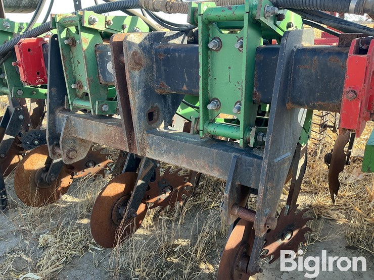 schlagel-8r30-strip-till-image-13