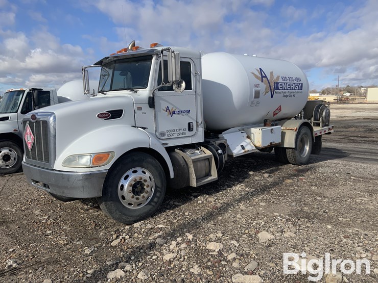 2012-peterbilt-337-image-1