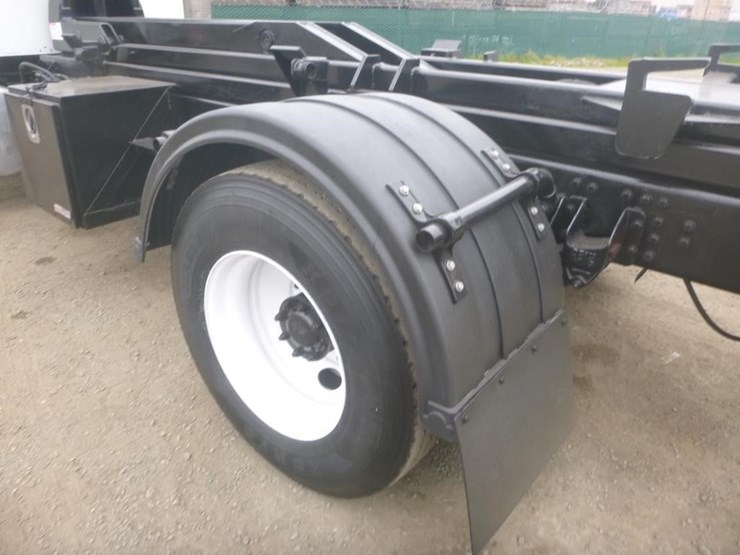 2011-peterbilt-337-image-26