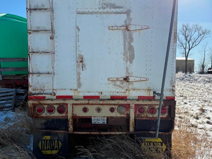 1975-cornhusker-hopper-image-2