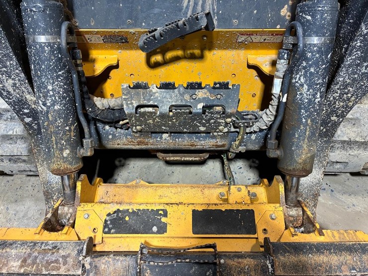 2023-deere-331g-image-10