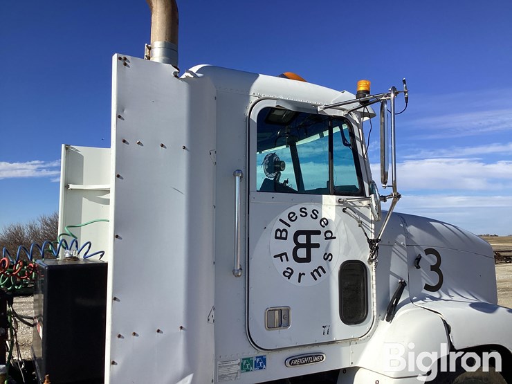 2002-freightliner-fld112-image-18