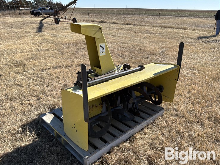 john-deere-snow-blower-compact/utility-tractor-attachment-image-3