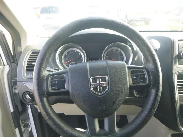 2014-dodge-grand-caravan-image-17