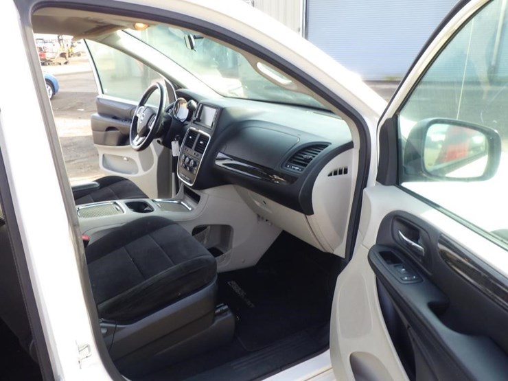 2013-dodge-grand-caravan-image-6