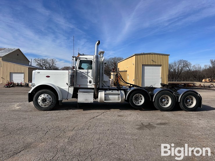 2009-peterbilt-389-image-8