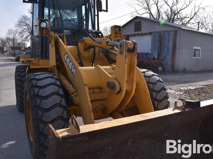 2003-john-deere-444h-image-10