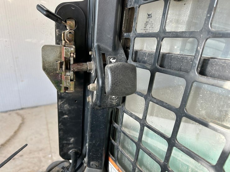 2015-bobcat-t870-image-22