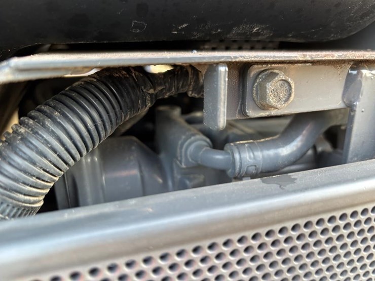 2017-kubota-l4701d-image-43