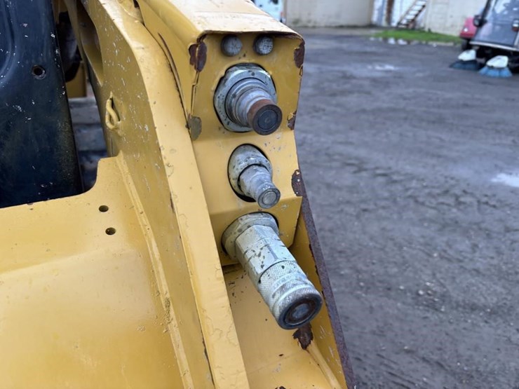 2021-caterpillar-259d3-image-14