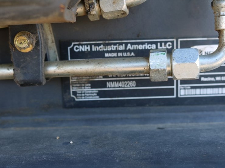 new-holland-l318-image-3