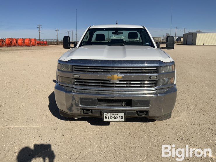 2016-chevrolet-3500-image-2