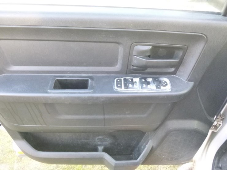 2015-dodge-1500-image-12