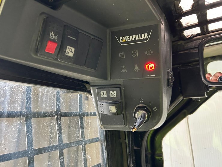 2015-caterpillar-226b3-image-19