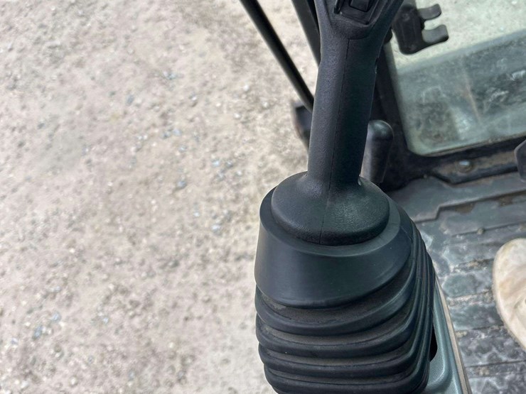 caterpillar-303-image-13