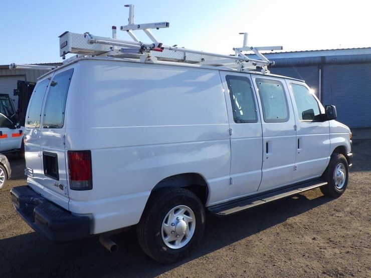 2012-ford-cargo-image-3