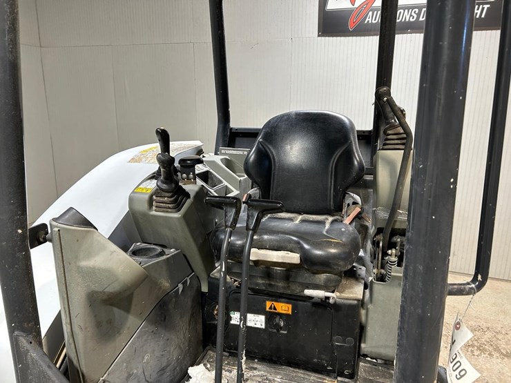 2017-bobcat-e32i-image-17