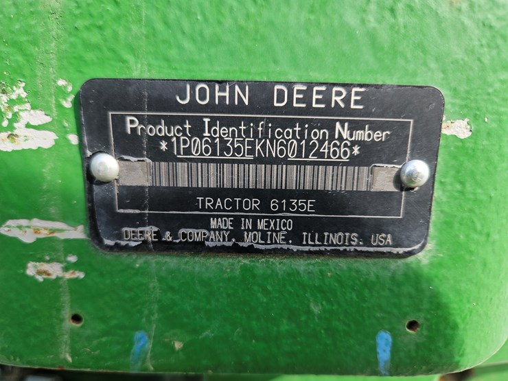 2022-john-deere-6135e-image-5