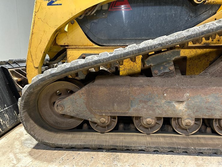 komatsu-ck30-skid-steer-loader-image-16