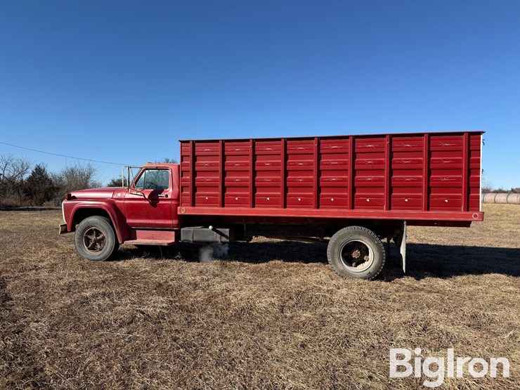 1975-ford-f700-image-10