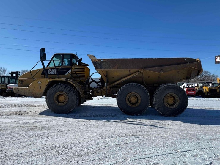 2007-caterpillar-740-image-2