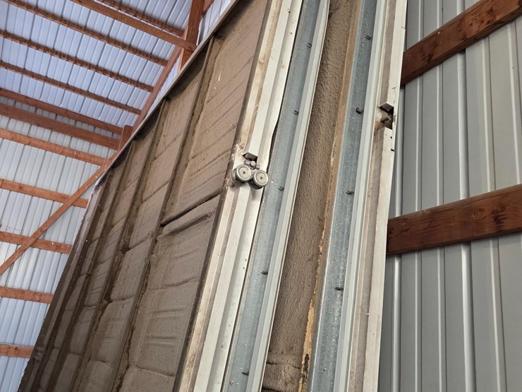 insulated-sliding-barn-doors-image-12