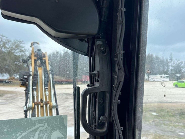 caterpillar-303-image-18