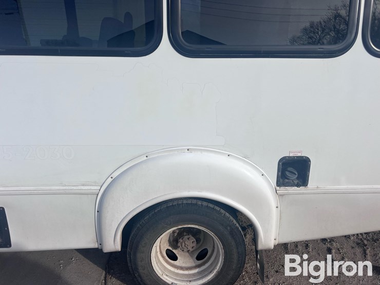 2011-ford-e450-image-11