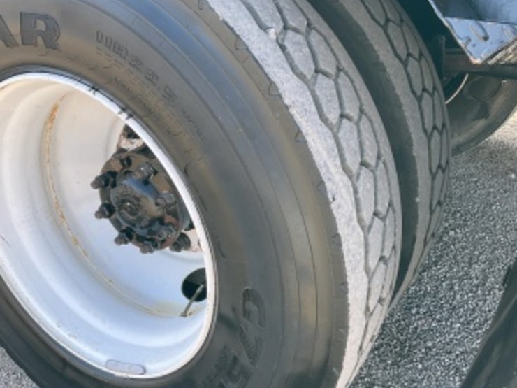 2009-international-7400-image-8