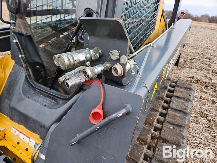 2012-deere-333d-image-9