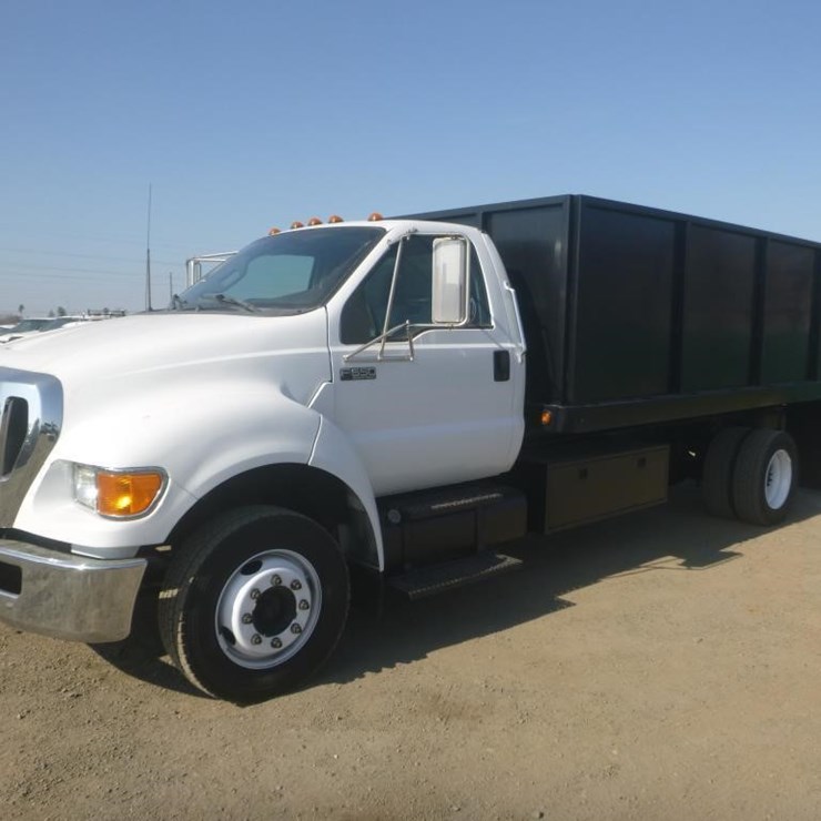 2013 FORD F650