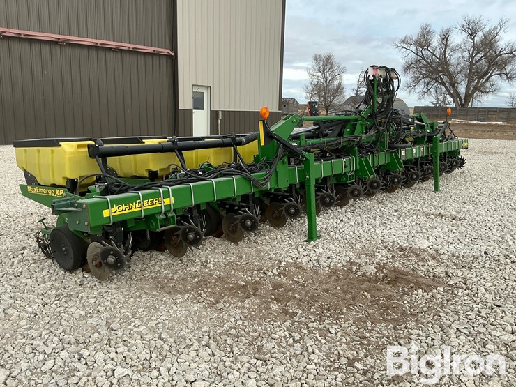 2012-john-deere-1720-image-3