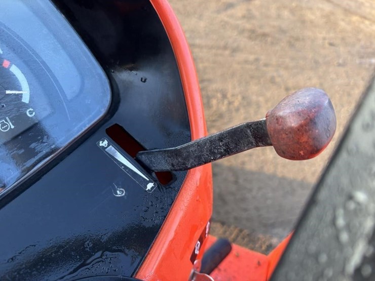 2017-kubota-l4701d-image-24