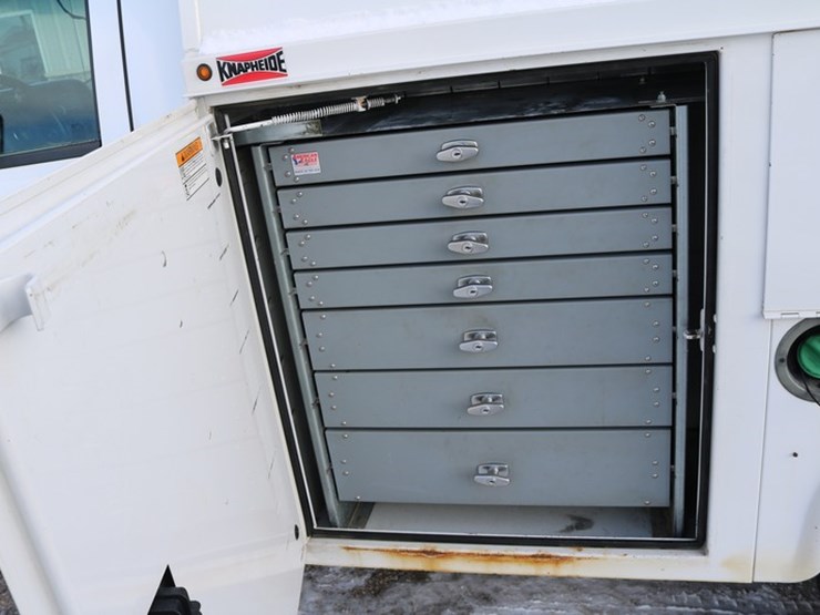 2013-chevrolet-3500-image-21