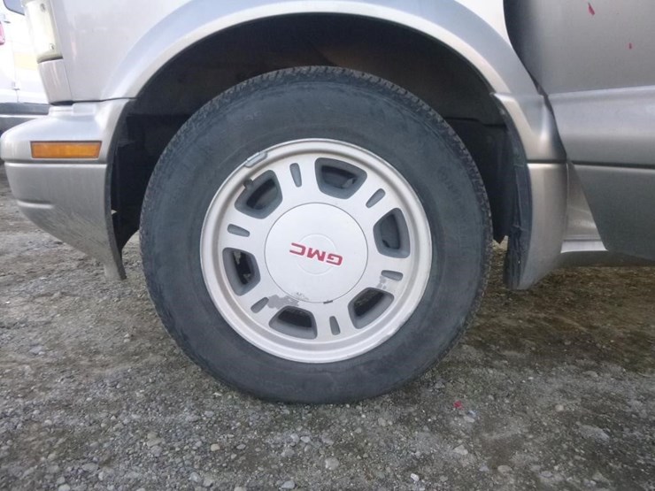 2004-gmc-safari-image-16