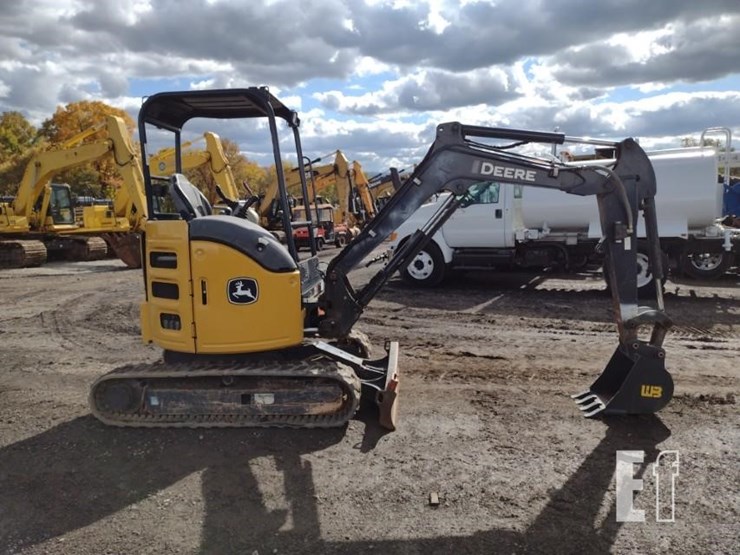 2022-deere-26g-image-3