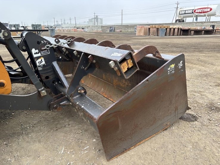 2011-case-570m-xt-image-18