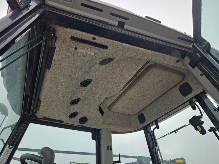 2004-massey-ferguson-5445-image-8