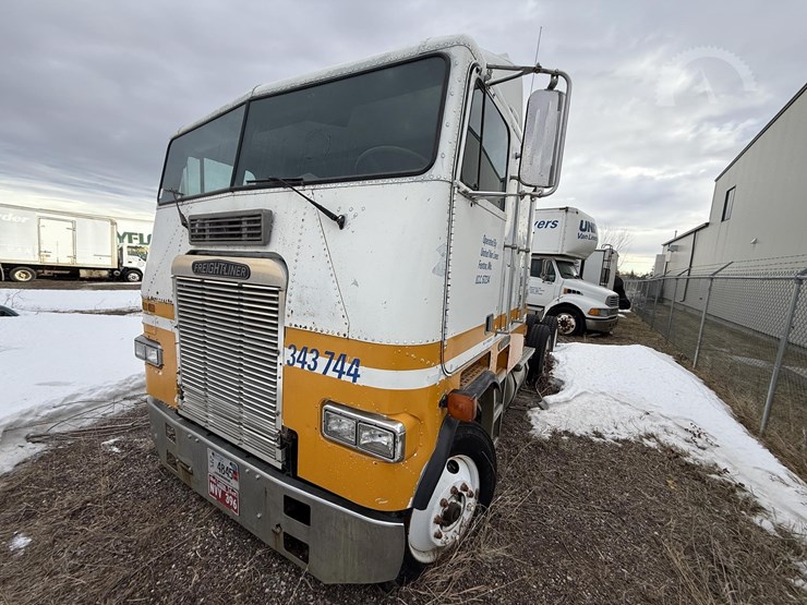 1983-freightliner-800-coe-image-2
